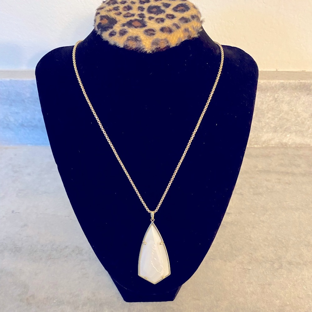 Kendra Scott necklace